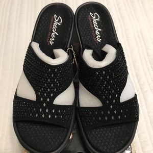 Skechers memory foam sandals.  NIB.  Sz 7.